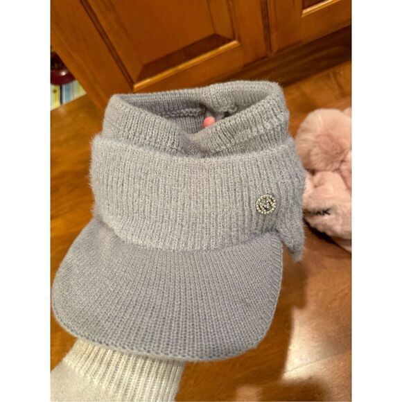 Woman’s never worn winter hat bundle - Picture 3 of 10